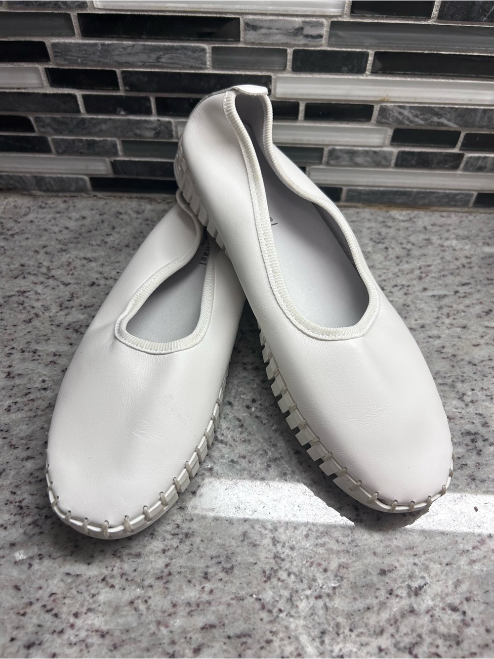 Eric Michael of Italy Raven White Women's Slip-On Leather Flats size 40 = 9